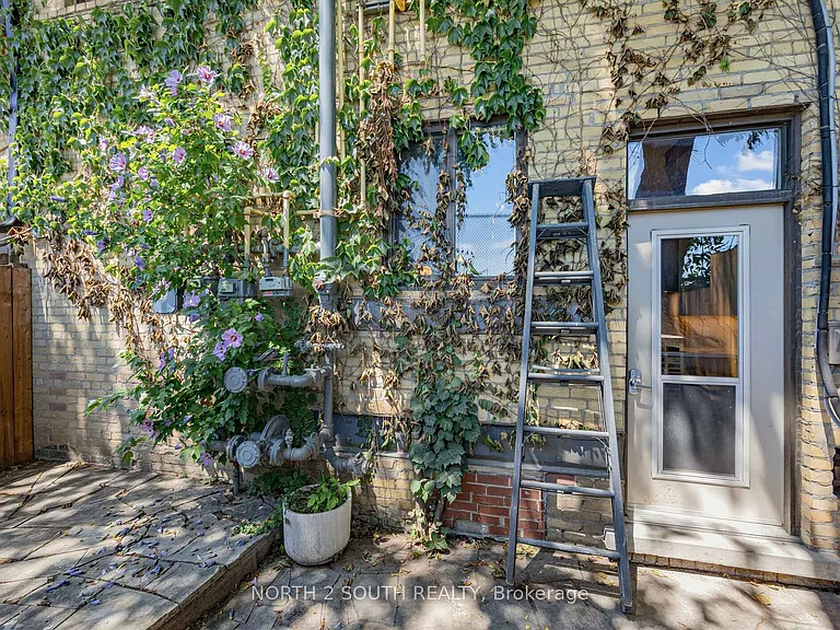 347 Sorauren Ave #123 — Photo 24