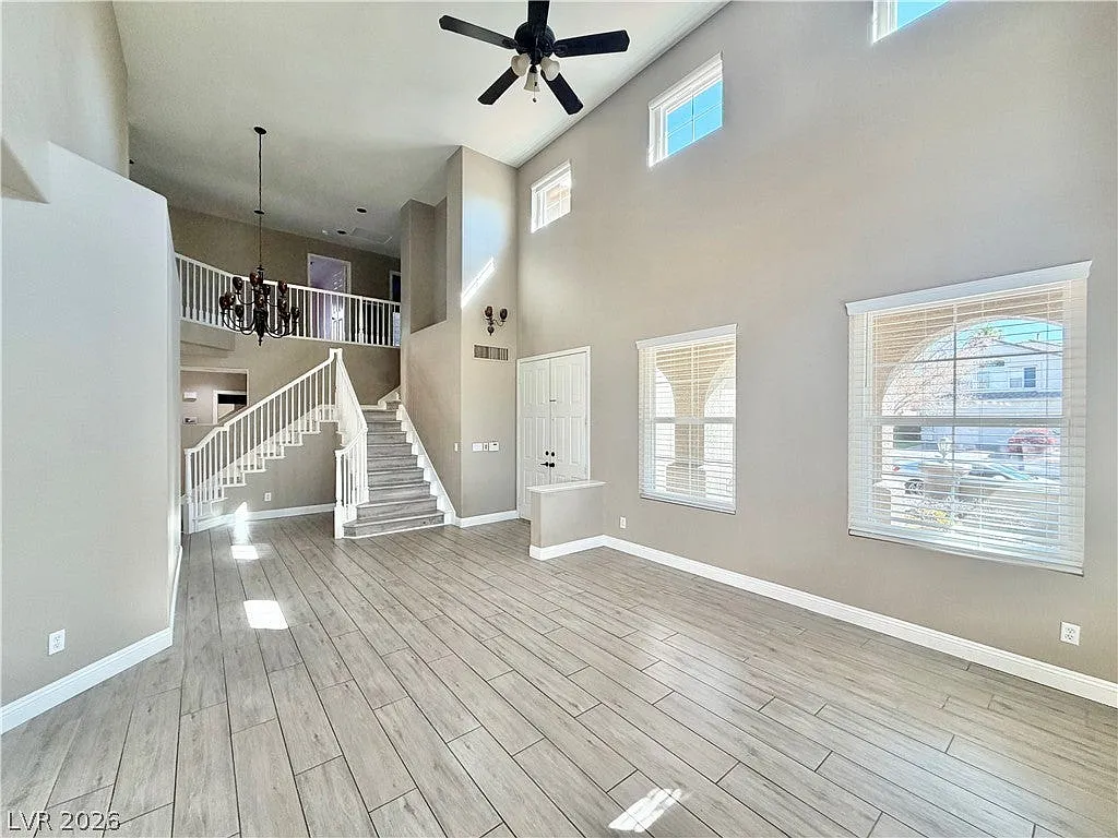 5 bed, 3.5 bath, 3316 sqft, $3,750 — Photo 2