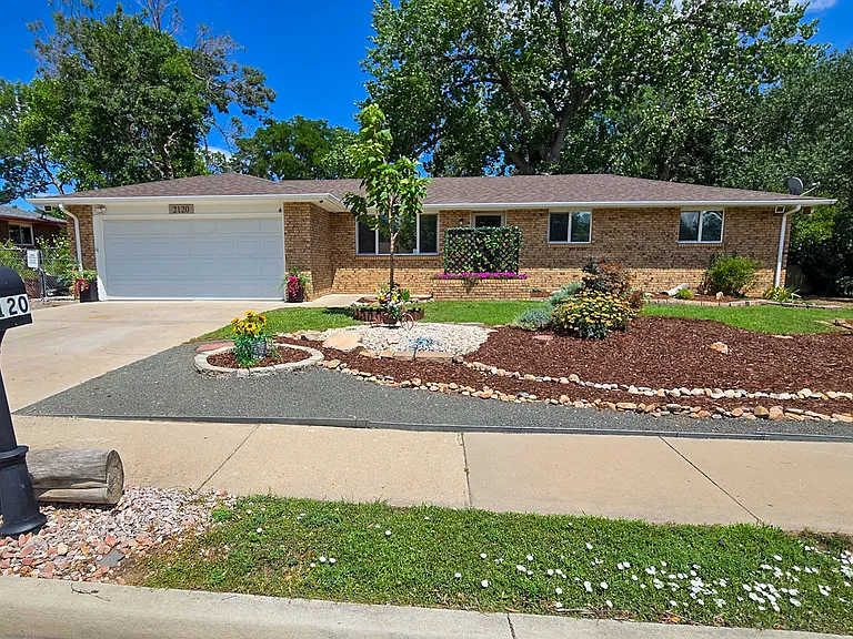 2120 N Wilson Ave — Photo 1