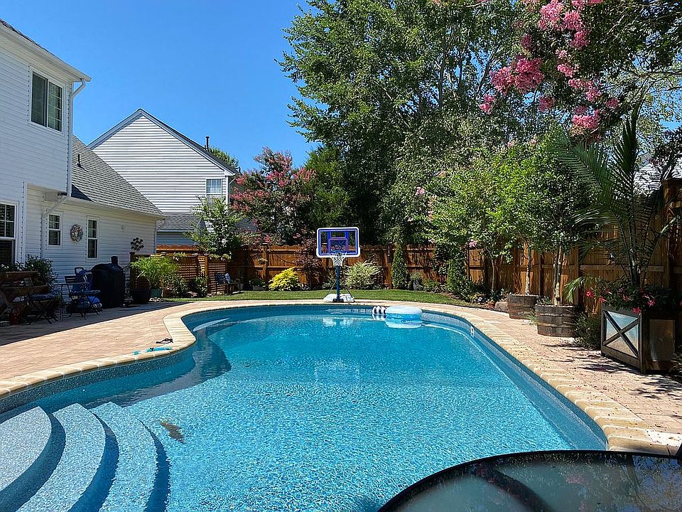 2nd image of 2908 Wilcox Dr