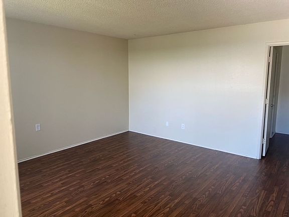3rd image of 901 Palmbrook Dr #5
