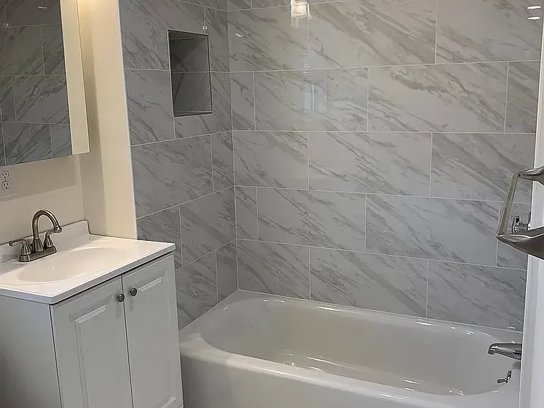 8 Westminster Ave #3 — Photo 2