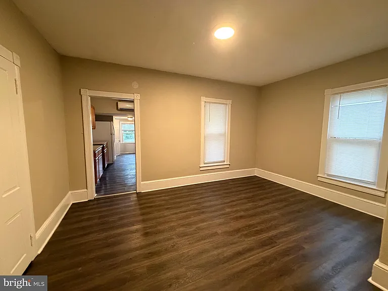 572 Columbia Ave — Photo 5