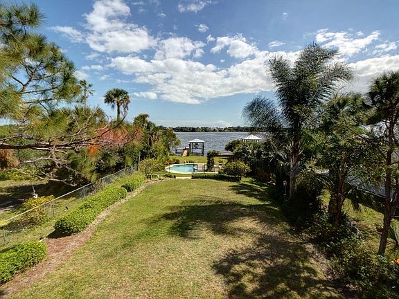 4th image of 9722 Riverview Dr