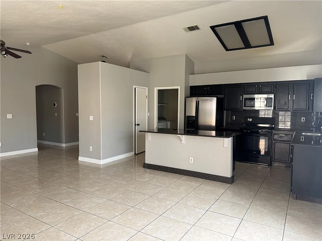 3 bed, 2.0 bath, 1462 sqft, $2,200 — Photo 4