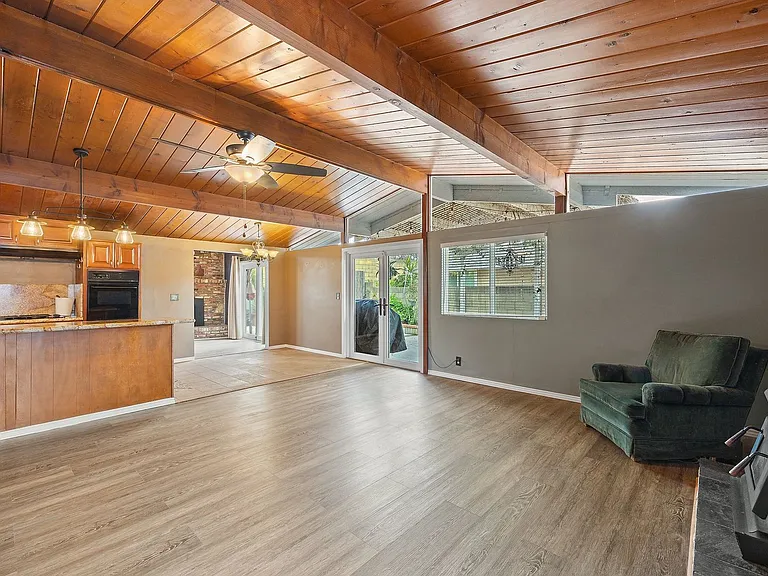 650 Mardina Way — Photo 29