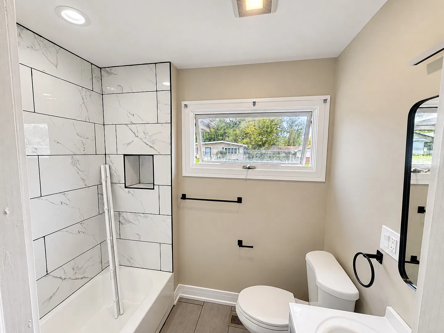 5 bed, 1332 sqft, $3,200 — Photo 4