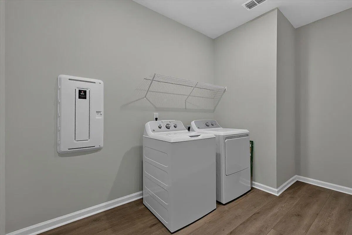 3 bed, 2.0 bath, 1550 sqft, $2,475 — Photo 3