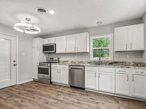 3rd image of 52776 Shellbark Ave
