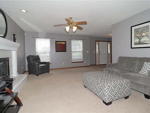 3rd image of 600 NE Hawthorne Pl