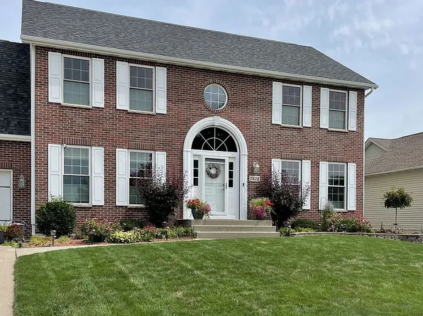 7823 Winston Dr NE, Cedar Rapids, IA 52402