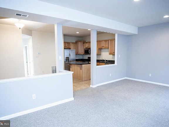 5th image of 220 Merriweather Dr