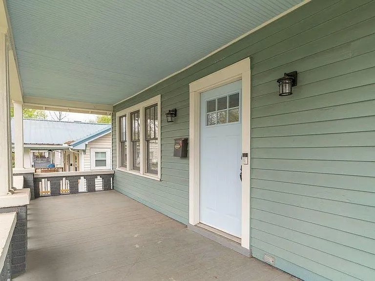2443 Jefferson Ave — Photo 2
