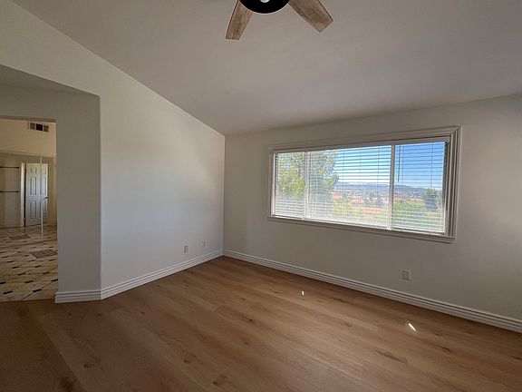 3rd image of 33243 Fox Rd