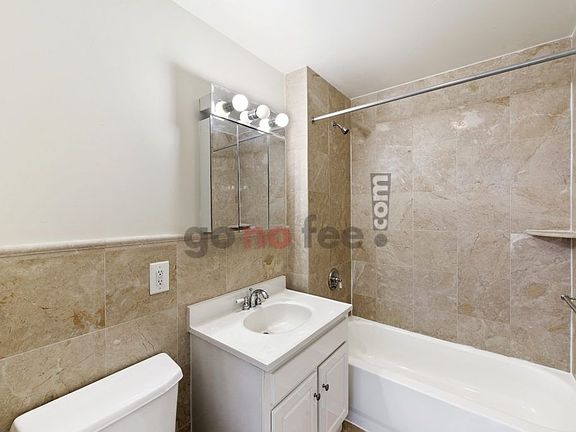 5th image of 444 Manhattan Ave APT 8F