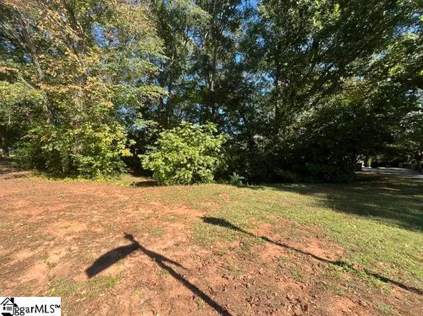 86 Barrington Park Dr, Greer, SC 29650
