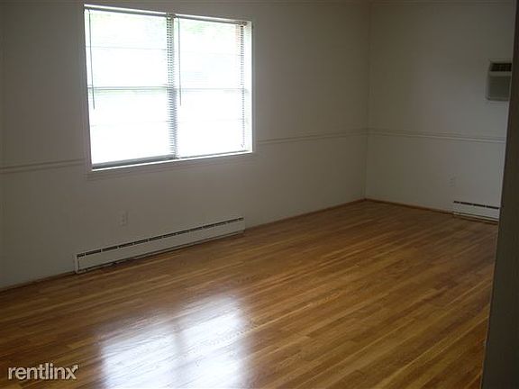 2414 1 bed living room