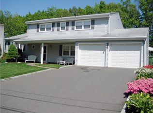 24 Deborah Dr, Edison, NJ 08820