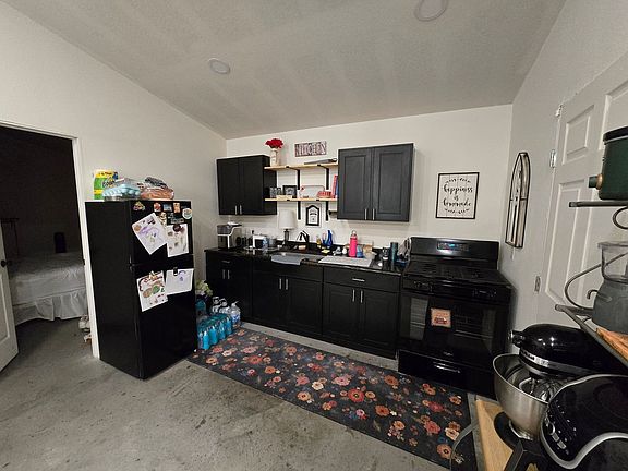 4th image of 295 Bluff View Dr