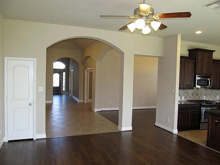 14104 Green Thicket Dr — Photo 5