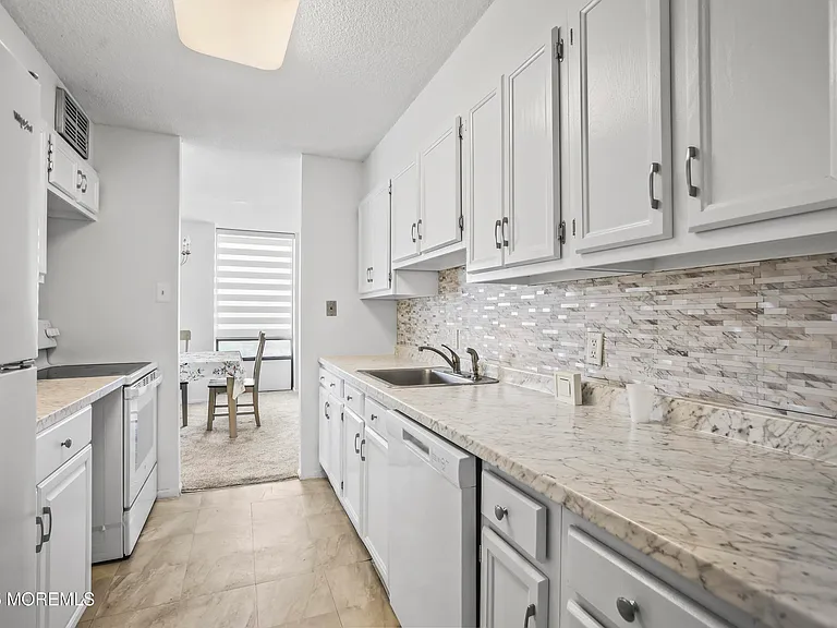 787 Ocean Ave #212 — Photo 8