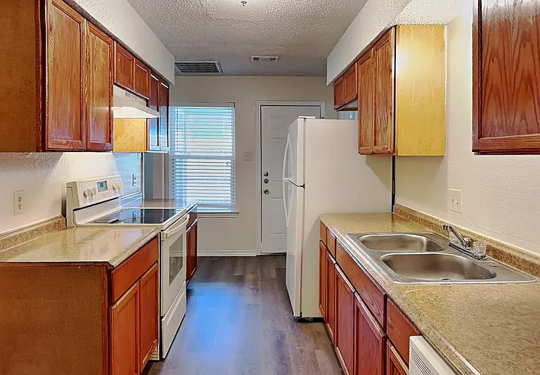 3405 Republic Dr — Photo 5