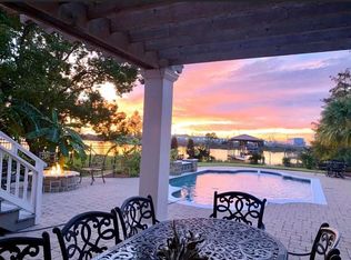 809 Harbor Ln, Pascagoula, MS 39567