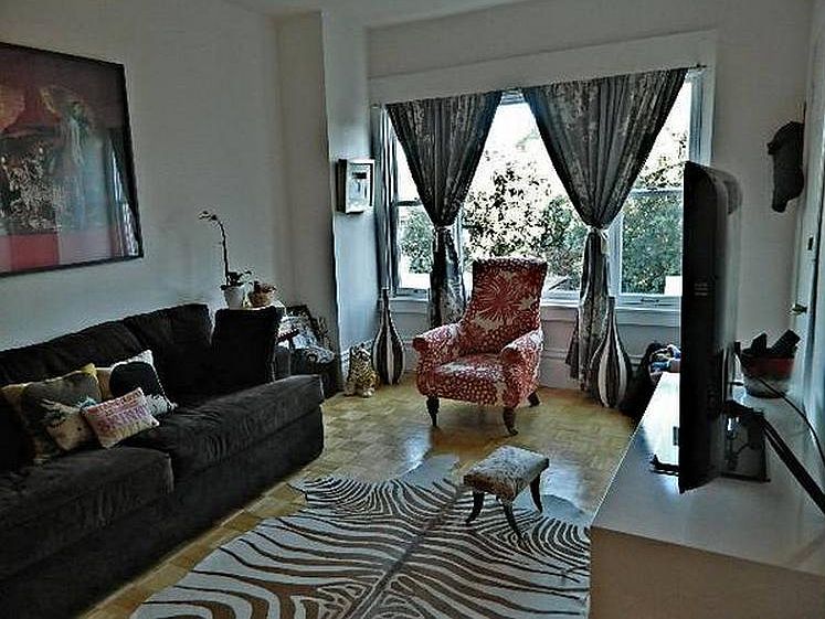 living room, views of downtown, and park