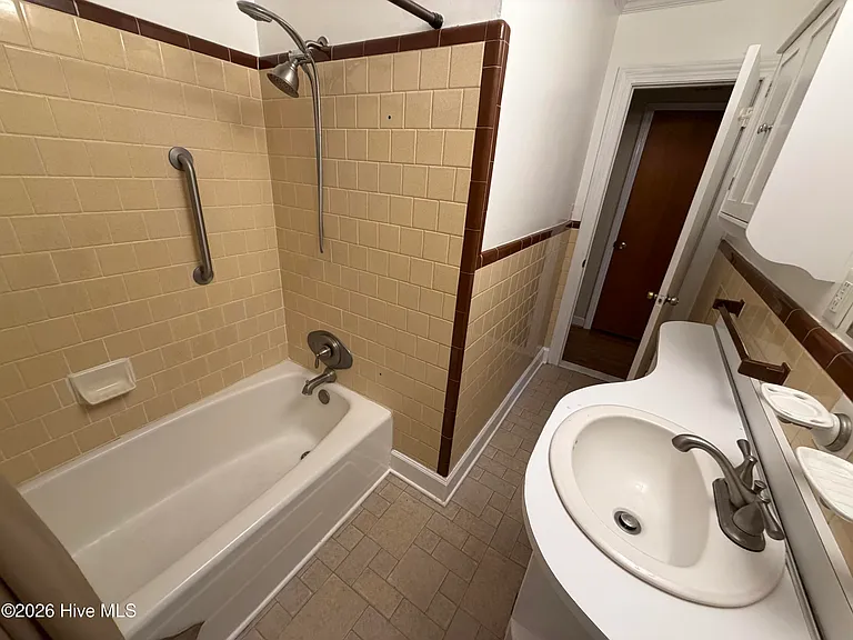 111 North Dr — Photo 11