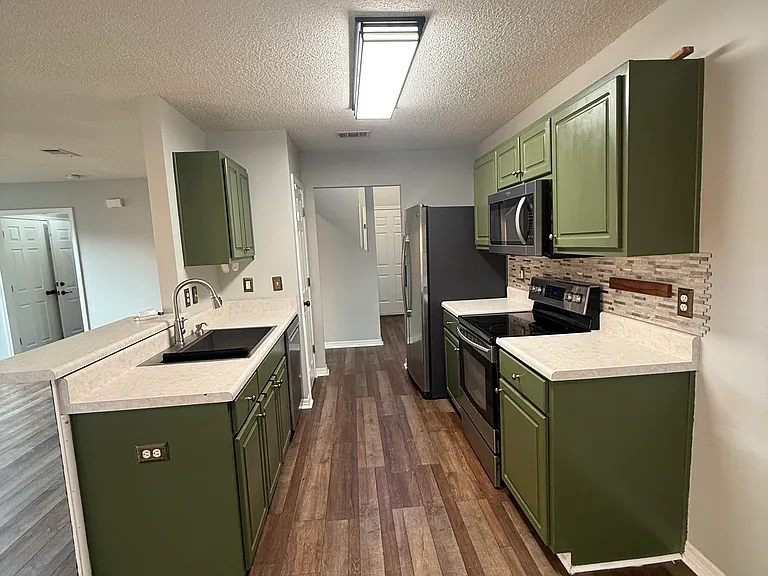 5153 Victoria Dr — Photo 13