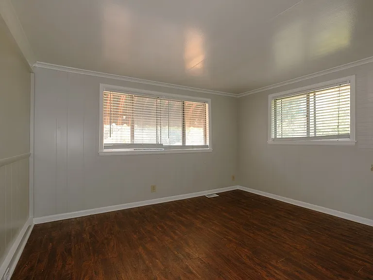 1401-1403 S Frisco Ave — Photo 31