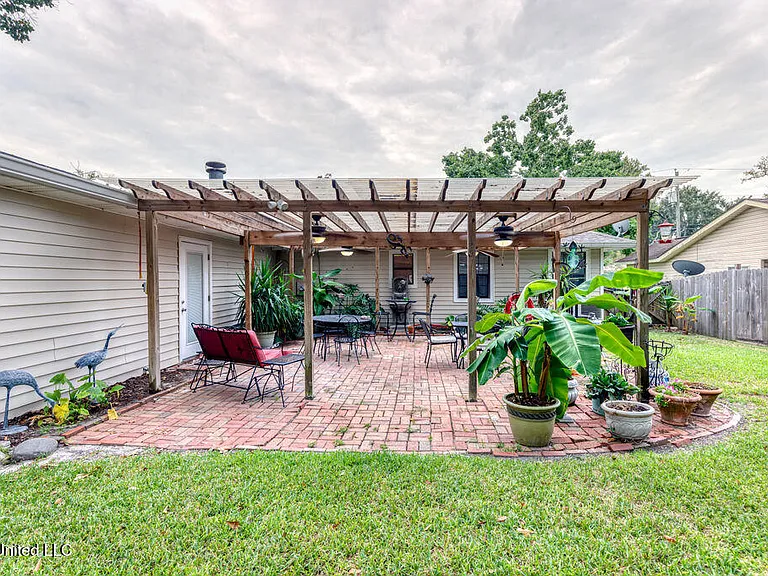 101 Pittman Dr — Photo 18