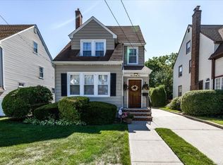 425 Wellington Rd, Mineola, NY 11501