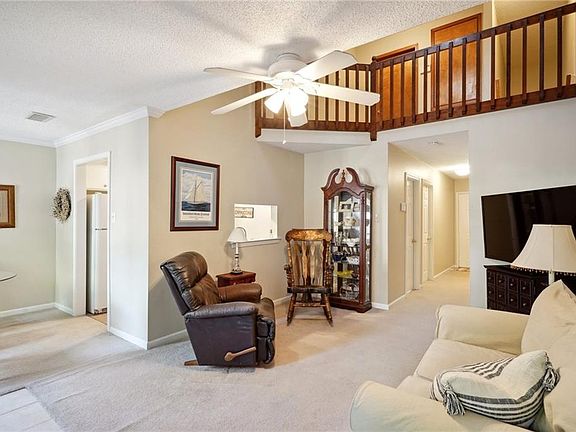 3rd image of 113 Pineridge St W #113