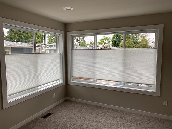 The new-style blinds can be moved up and down. The bedroom is opaque, and the office and bonus room can be transparent_