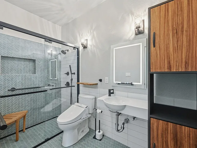 1439 Gordon Dr — Photo 21