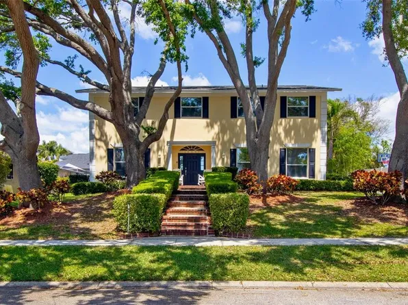 13067 Farmington Trl, Seminole, FL 33776