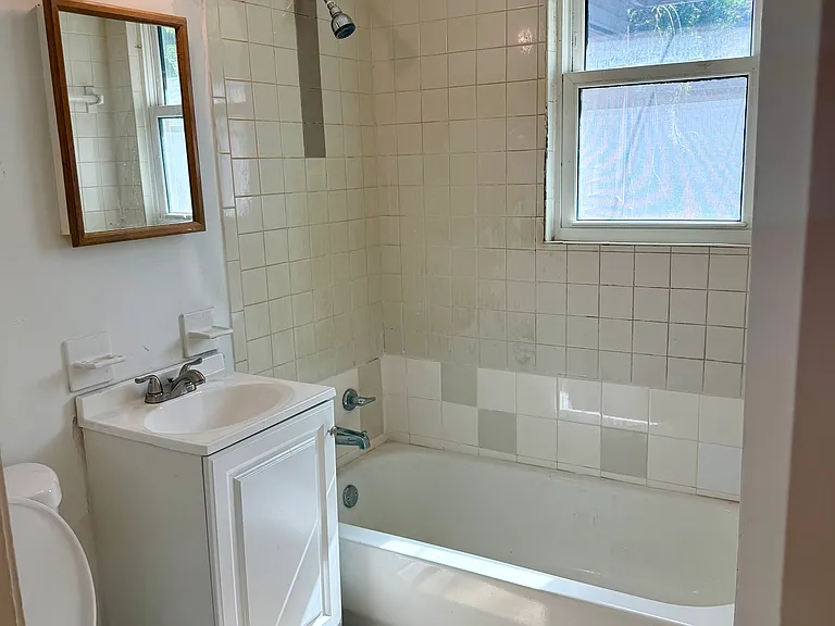 962 Stark St — Photo 7