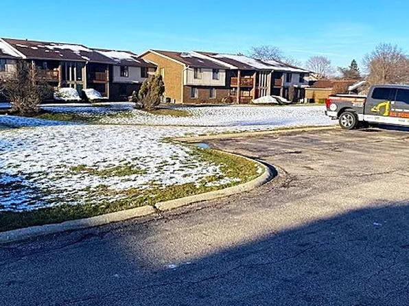 803 Brook Dr APT 7, Streamwood, IL 60107