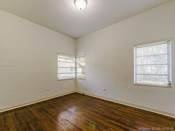 4th image of 620 Gondoliere Ave