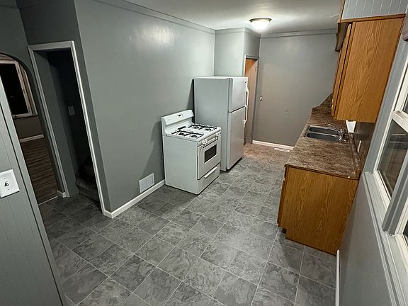 2nd image of 840 Payne St