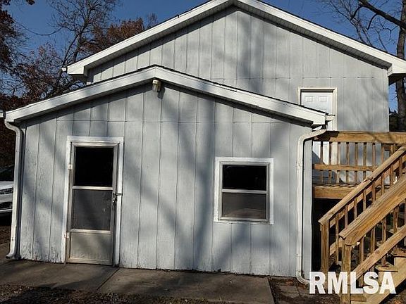 3rd image of 601 W Willow St