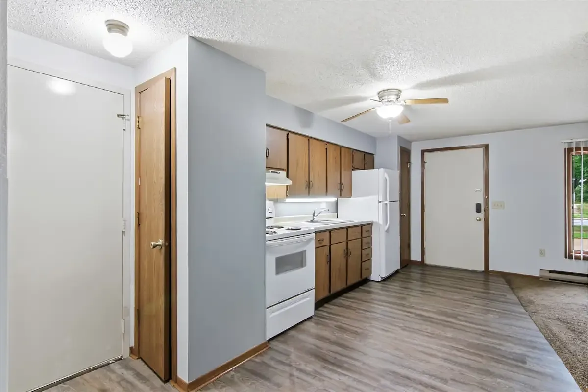 2 bed, 640 sqft, $995 — Photo 2
