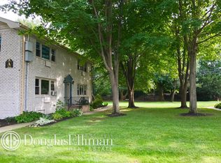 72 Finch Ln APT 1B, Islip, NY 11751