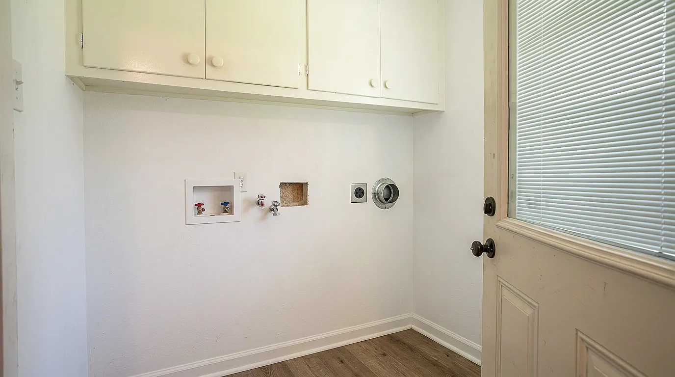 3 bed, 1.5 bath, 1338 sqft, $1,750 — Photo 2