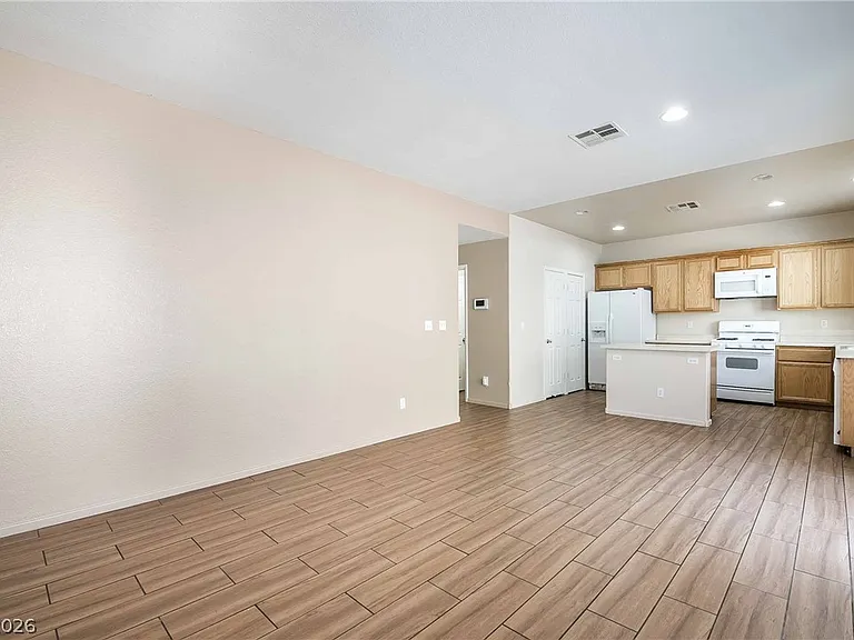 3925 Meadow Foxtail Dr — Photo 6