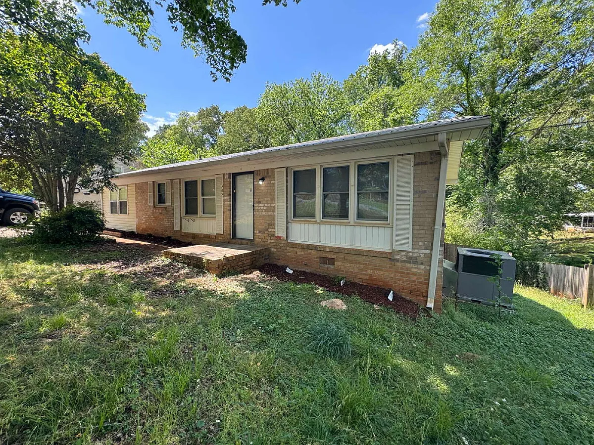 Building Photo - 302 Brookview Dr