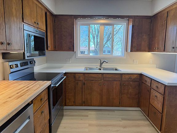 5th image of 540 E 2nd St