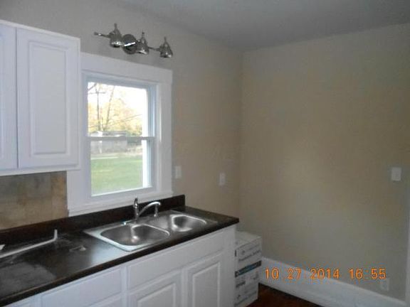 4th image of 176 E Granville St