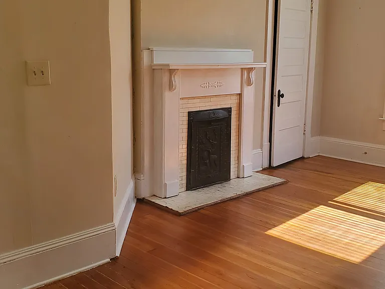 381B Spring St #B — Photo 8